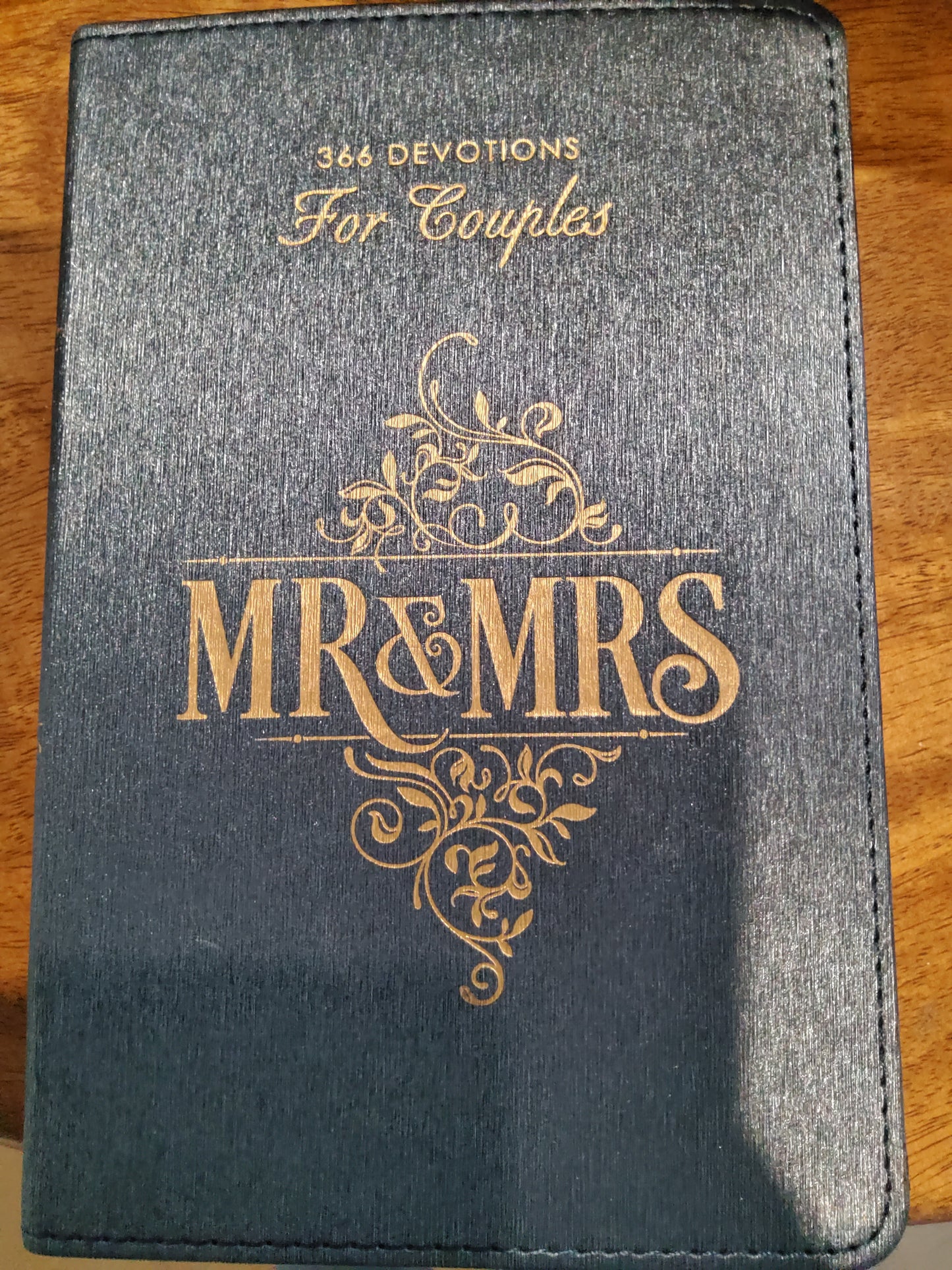 Mr. & Mrs. 366 Devotional For Couples