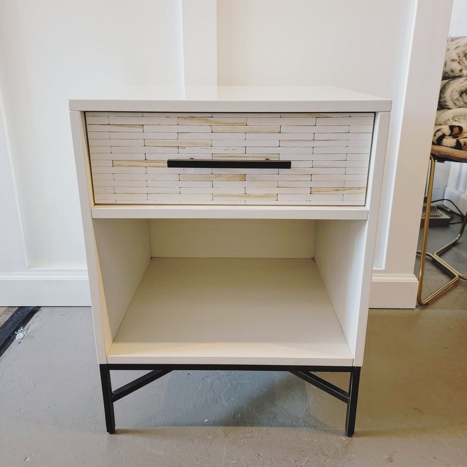 Modern White Single Drawer Nightstand with Pearlized Drawer